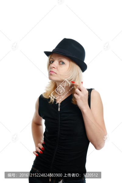 戴黑帽子的女人