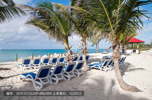 在遙遠(yuǎn)的海灘上放松