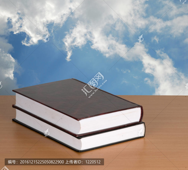 本書在桌子上