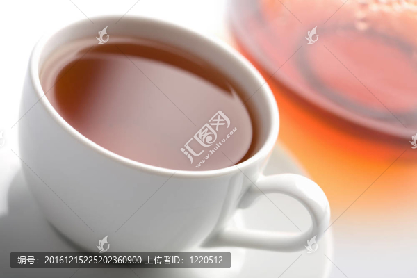 一杯茶和茶壺孤立