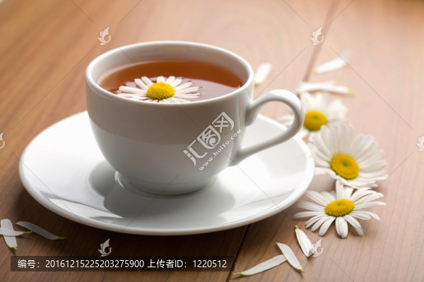 白杯草藥茶和洋甘菊花