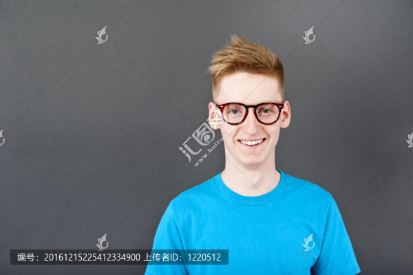黑人背景的年輕人