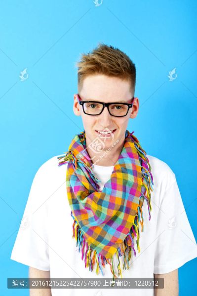 戴眼鏡的年輕人