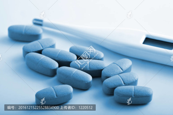 處方藥丸和溫度計(jì)