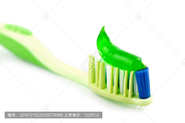 綠色牙膏牙刷