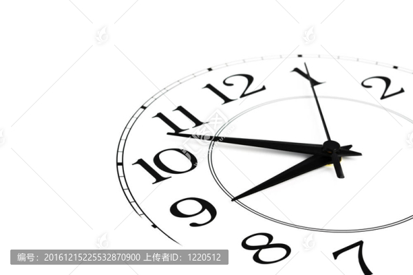 白色時(shí)鐘顯示時(shí)間約九孤立