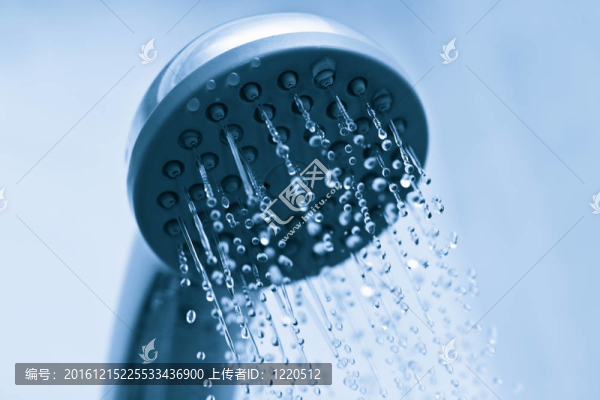 金屬淋浴水