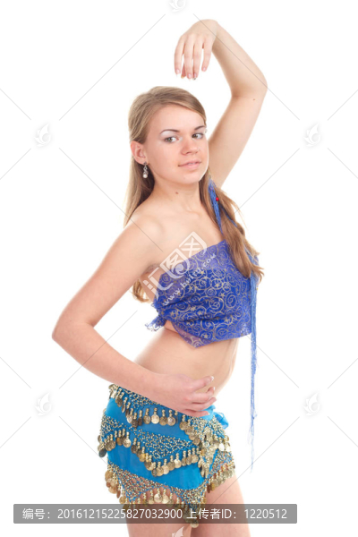 美麗的金發(fā)女郎演繹的阿拉伯舞蹈