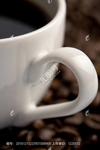 一杯咖啡和咖啡豆