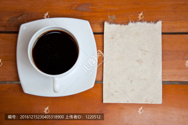 空白紙和黑咖啡