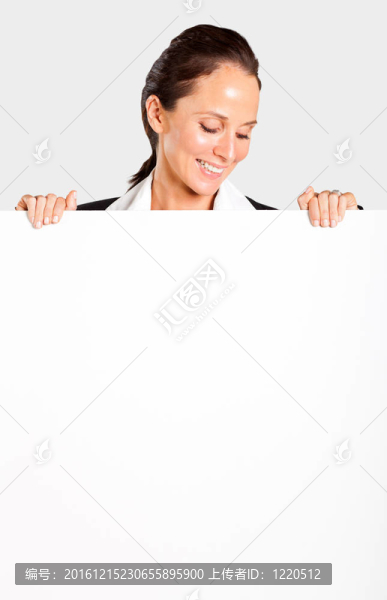 商人看著白板