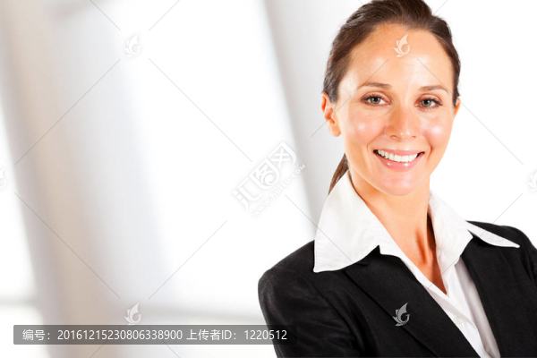 微笑的女商人特寫肖像