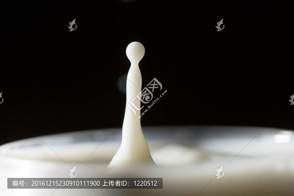 牛奶濺。
