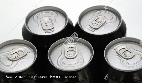 飲料罐頂部的白色背景。