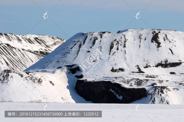 垃圾堆冬天在雪里。頓涅茨克。烏克蘭