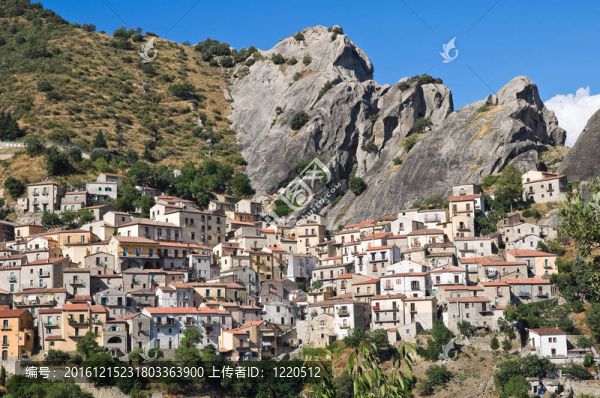 對(duì)castelmezzano全景。巴斯利卡塔大區(qū)。意大利.