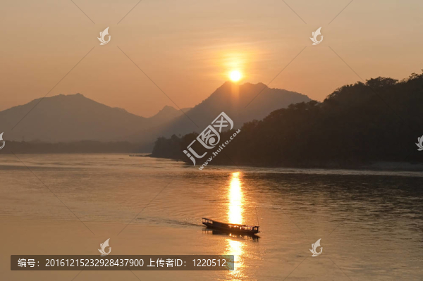 湄公河上的日落