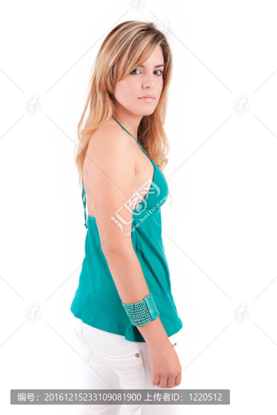 年輕漂亮的女人擺姿勢
