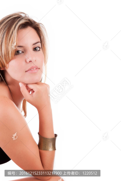 年輕漂亮的女人擺姿勢