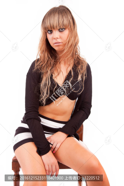 坐在椅子上的美女