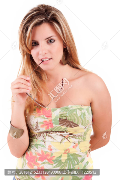 年輕漂亮的女人擺姿勢(shì)