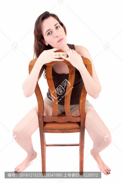 年輕漂亮的女人擺姿勢