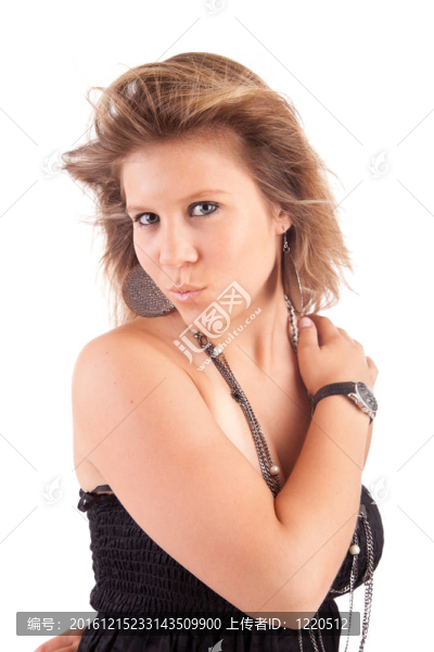 年輕漂亮的女人擺姿勢