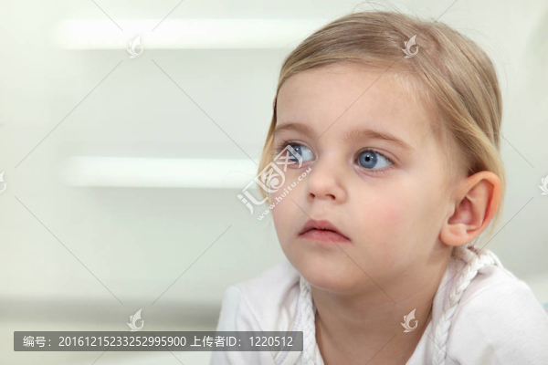 睡覺前的小孩