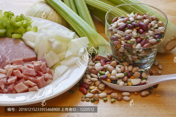 豆類(lèi)火腿和蔬菜湯