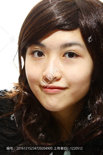 美麗的亞洲婦女孤立在白色背景