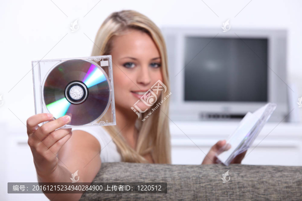 女孩聽CD