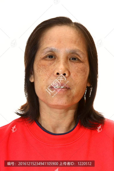 50年代的亞洲女人，孤立在白色背景