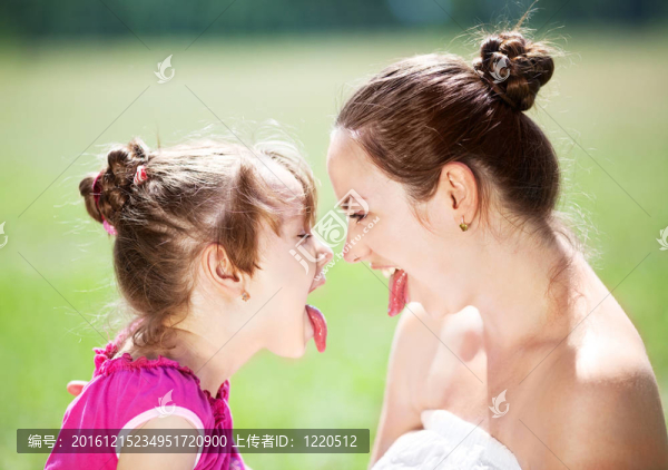 母親和女兒