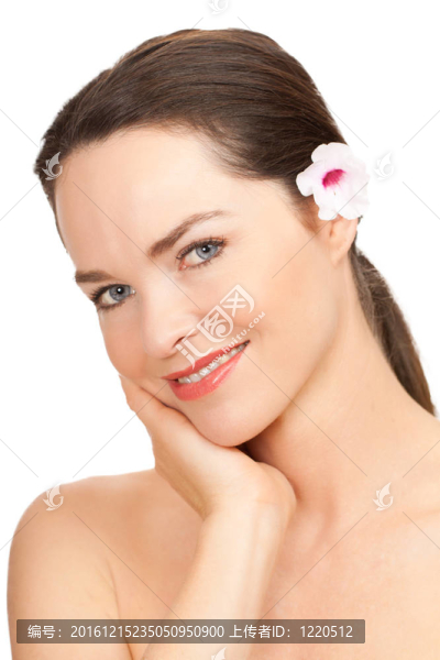 美麗的年輕女子與完美的皮膚
