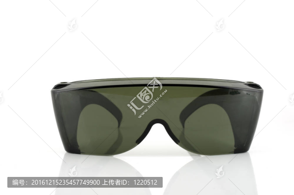 白色的眼罩