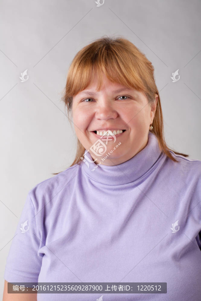 微笑的胖女人