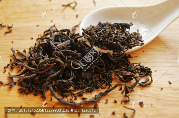茶葉和勺子