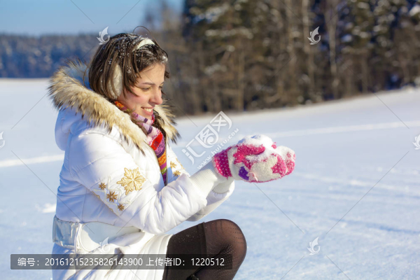 漂亮的女學(xué)生雪