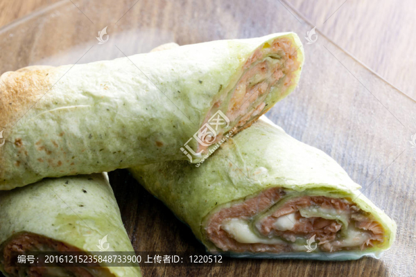 菠菜玉米薄餅，三文魚(yú)和芝士
