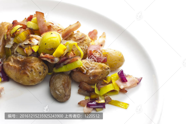 小土豆烤韭菜和培根