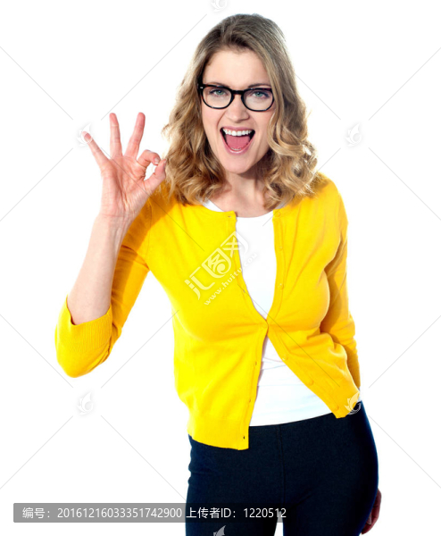 瘦的美國少年手勢卓越