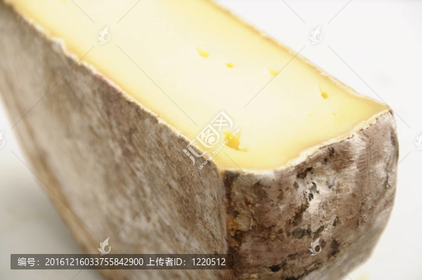 一半奶酪薩伏依湯姆：輕度；半公司牛奶奶酪從法國(guó)阿爾卑斯