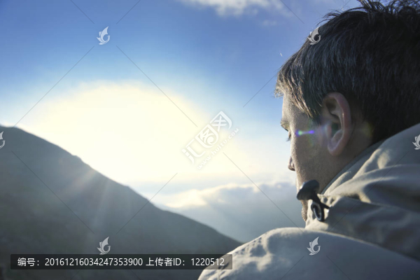 在山上的新鮮日出