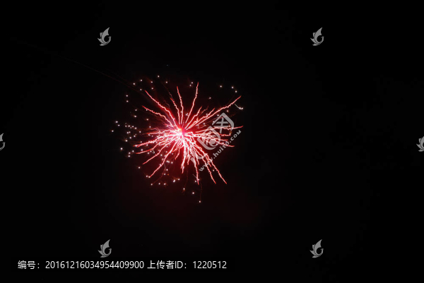明亮的紅色煙花