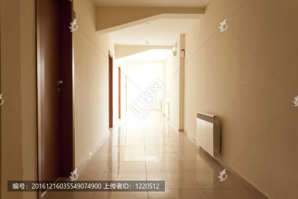 空蕩蕩的走廊
