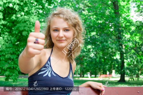 年輕漂亮女孩。