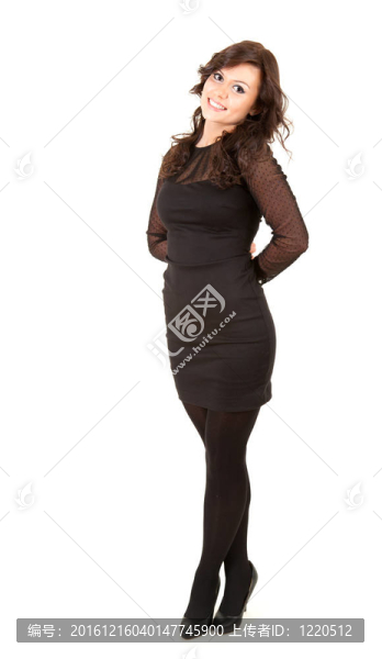 微笑的年輕優(yōu)雅的商業(yè)婦女穿著黑色連衣裙；全長；白色背景