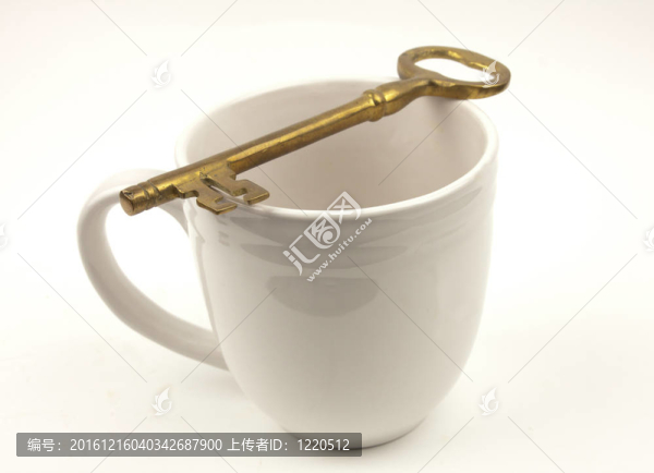 金鑰匙過(guò)白杯子