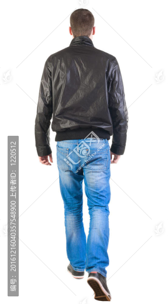 背部行走的英俊男子在夾克。