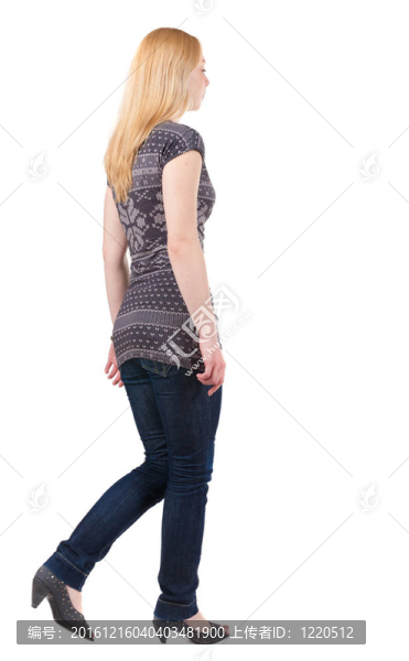 回頭看金發(fā)女郎。